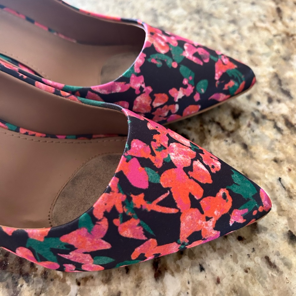 UGC Womans multi colored heels 👠